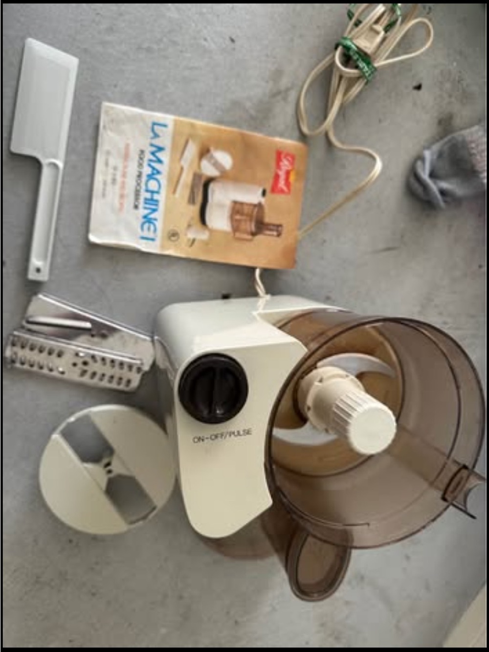 Machine Compact Food Processor in Cream and Brown with Manual